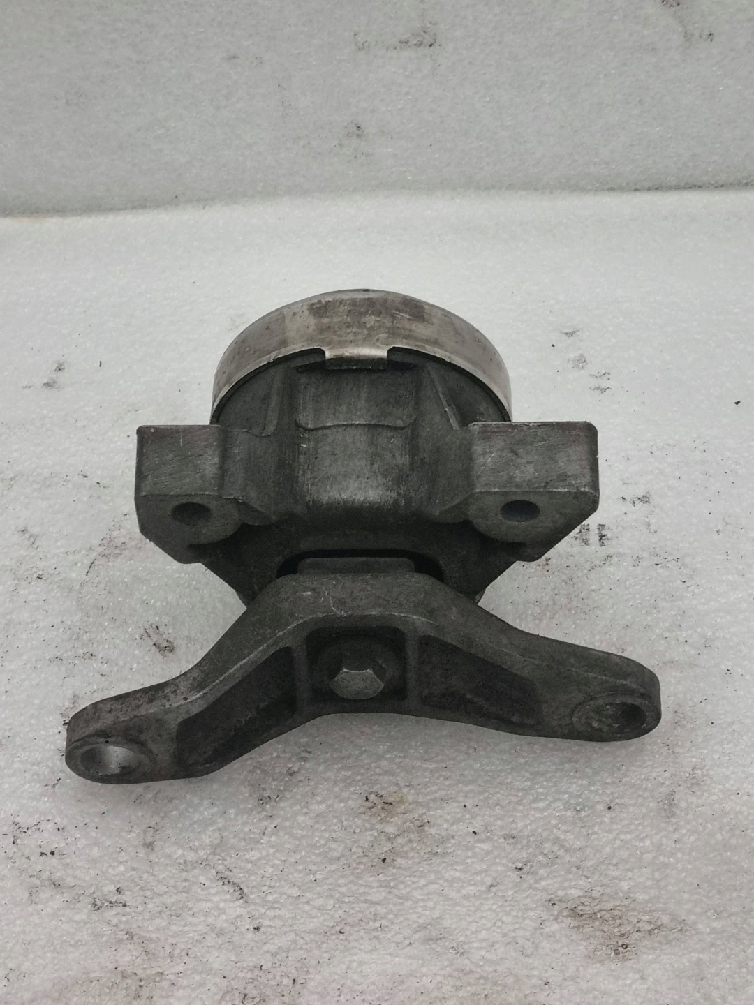 gearbox mount Ford 6G916F012DC