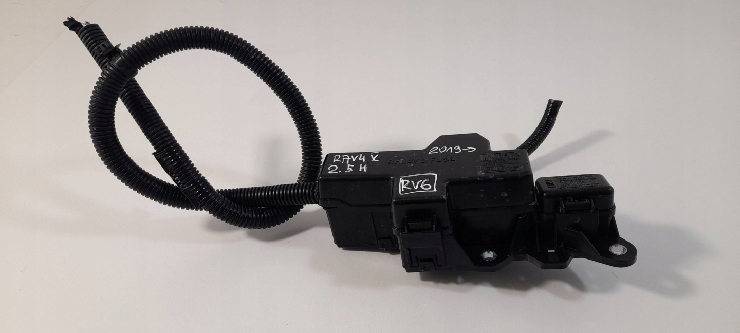 Toyota RAV 4 XA50 terminal plus 8266242720 (RV6)