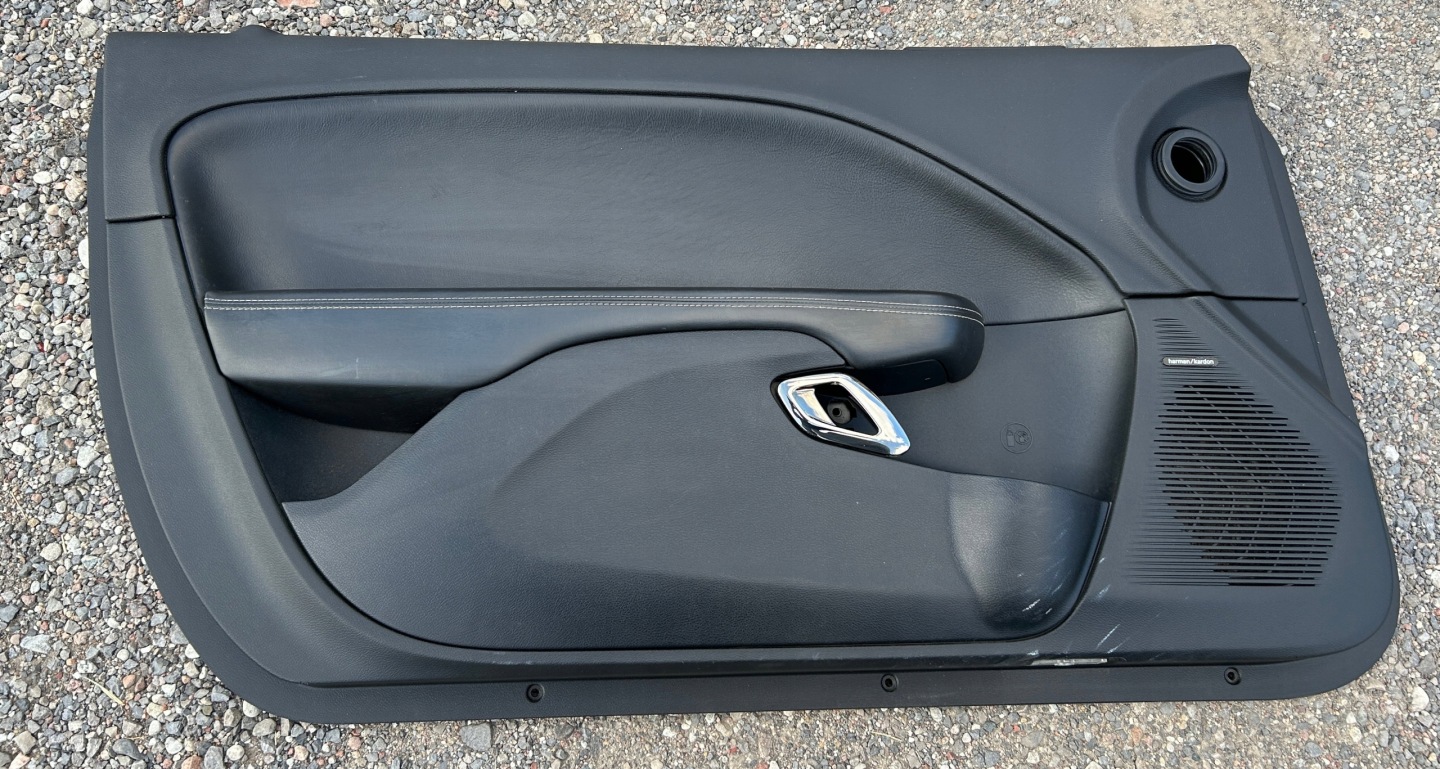 seats side inner leather Dodge Challenger SRT Hellcat 2015