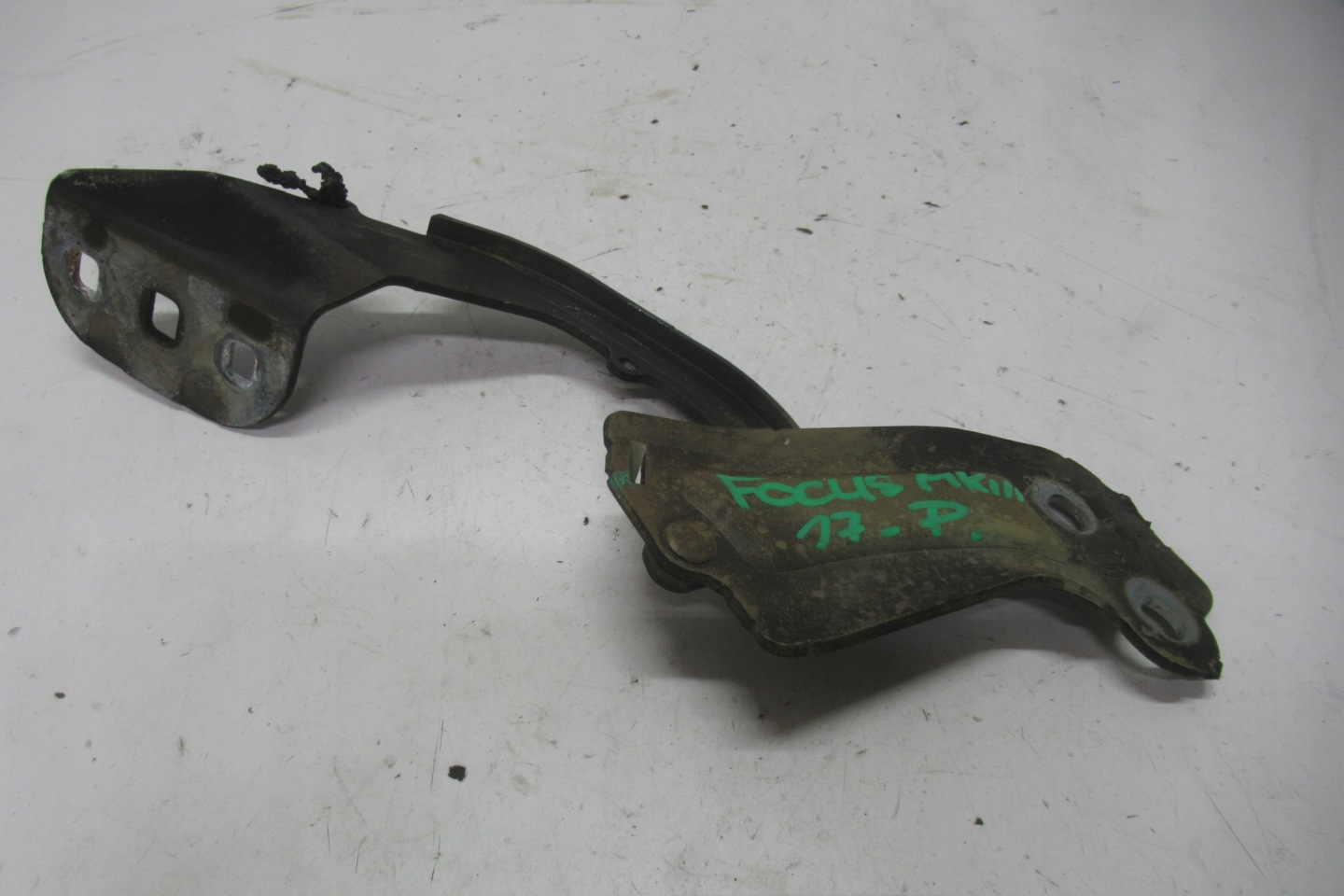 FORD FOCUS MK3 FL 17R KOMBI hinge bonnets right BM51-A16800-AD