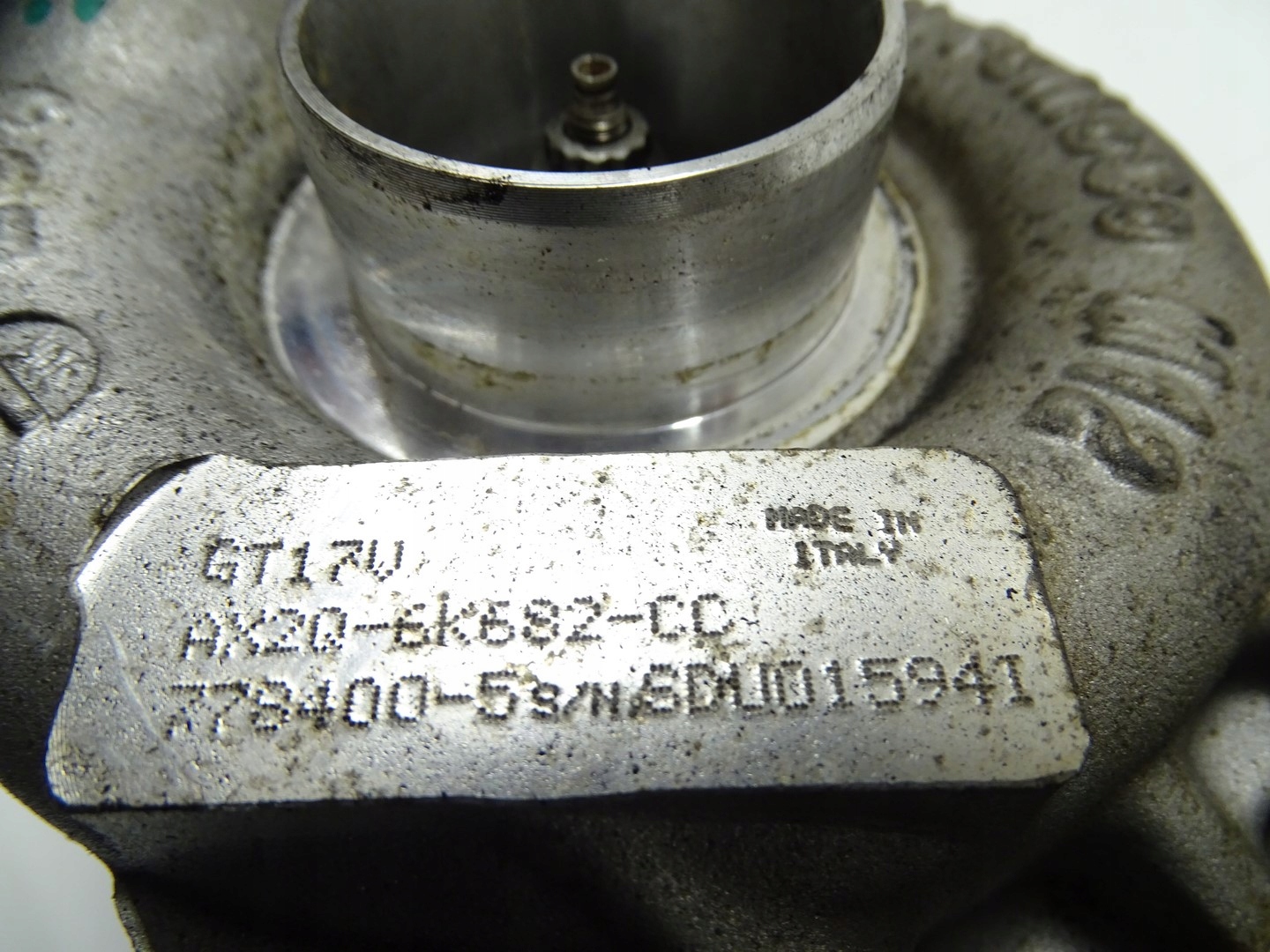 turbo RANGE ROVER AX2Q-6K682-CC
