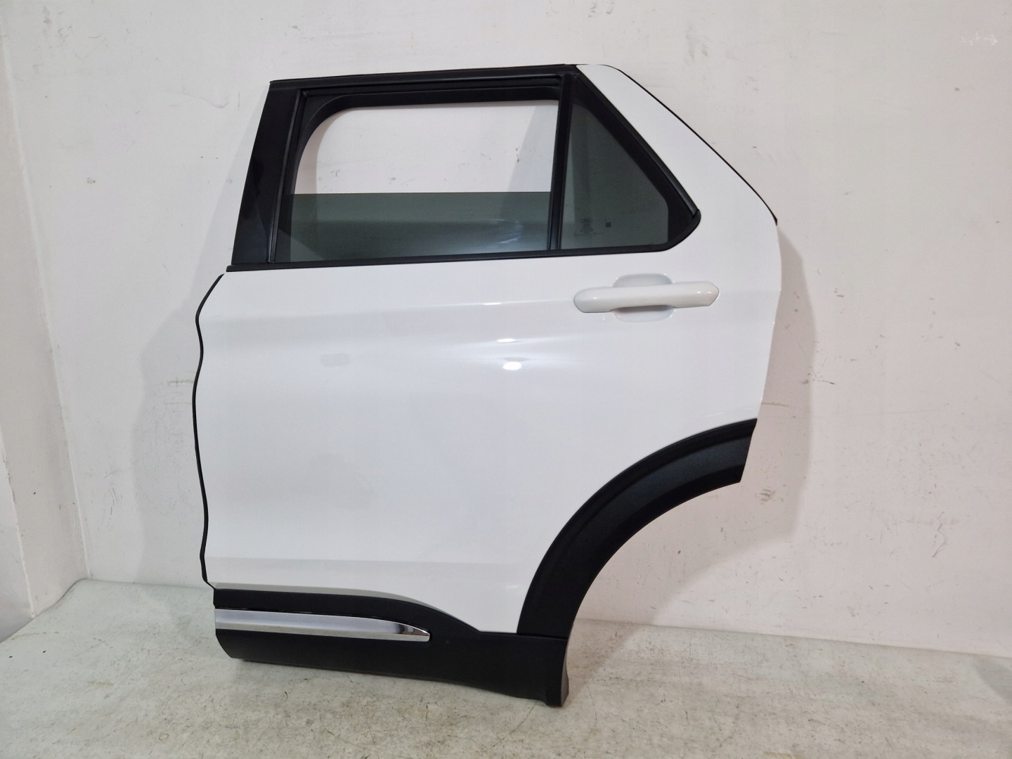 FORD EXPLORER VI 2020- ajtó hátsó hátsó bal YZ