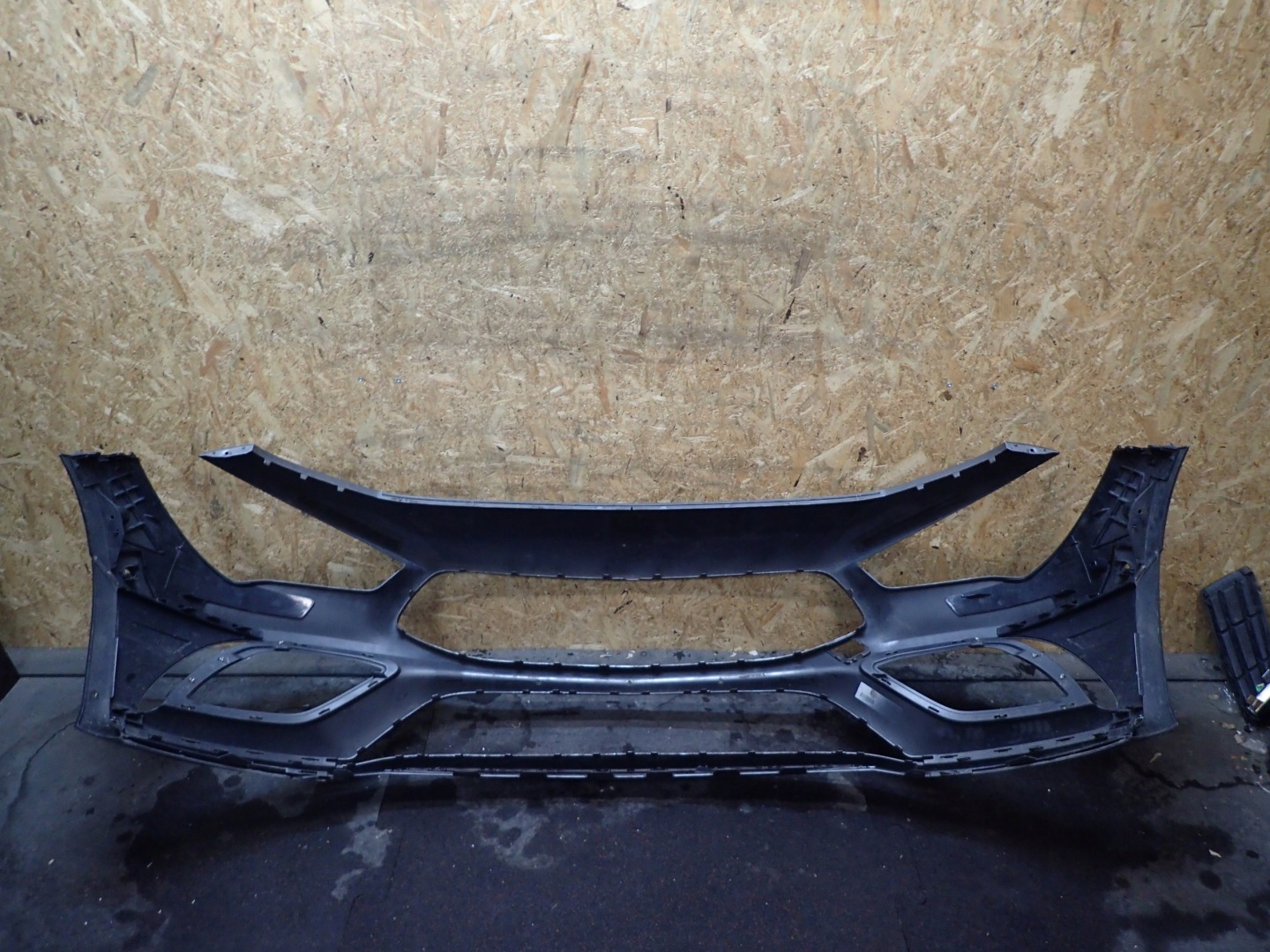 STOSSSTANGE VORNE MERCEDES CLA W118 AMG
