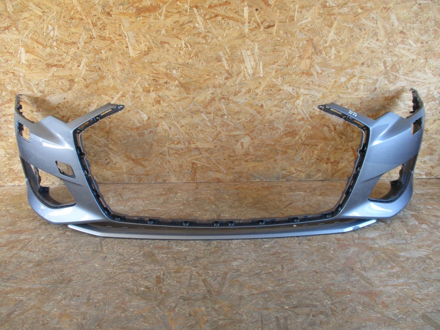 nárazník předek přední AUDI A6 C8