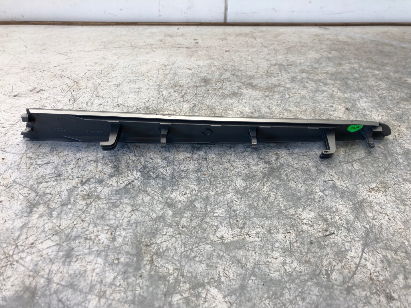 moulding DEKOR door left AUDI Q5 8R0867409