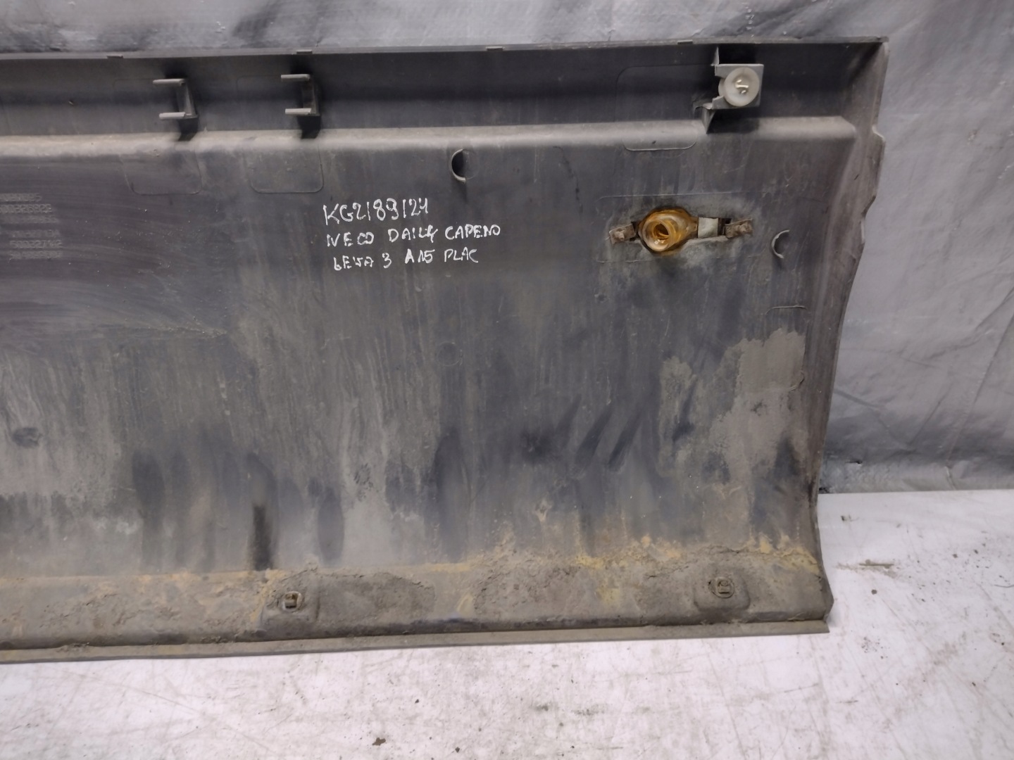 moulding side left Iveco Daily III 500327112