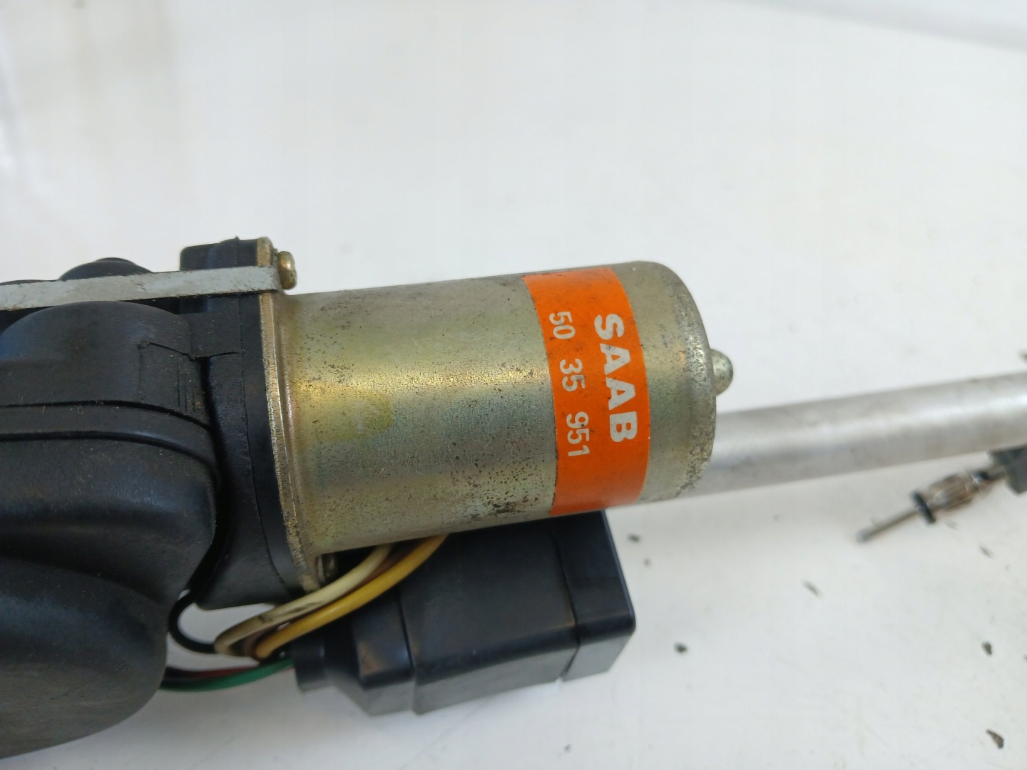 SAAB 9-3 and wiper mechanism front 5035951