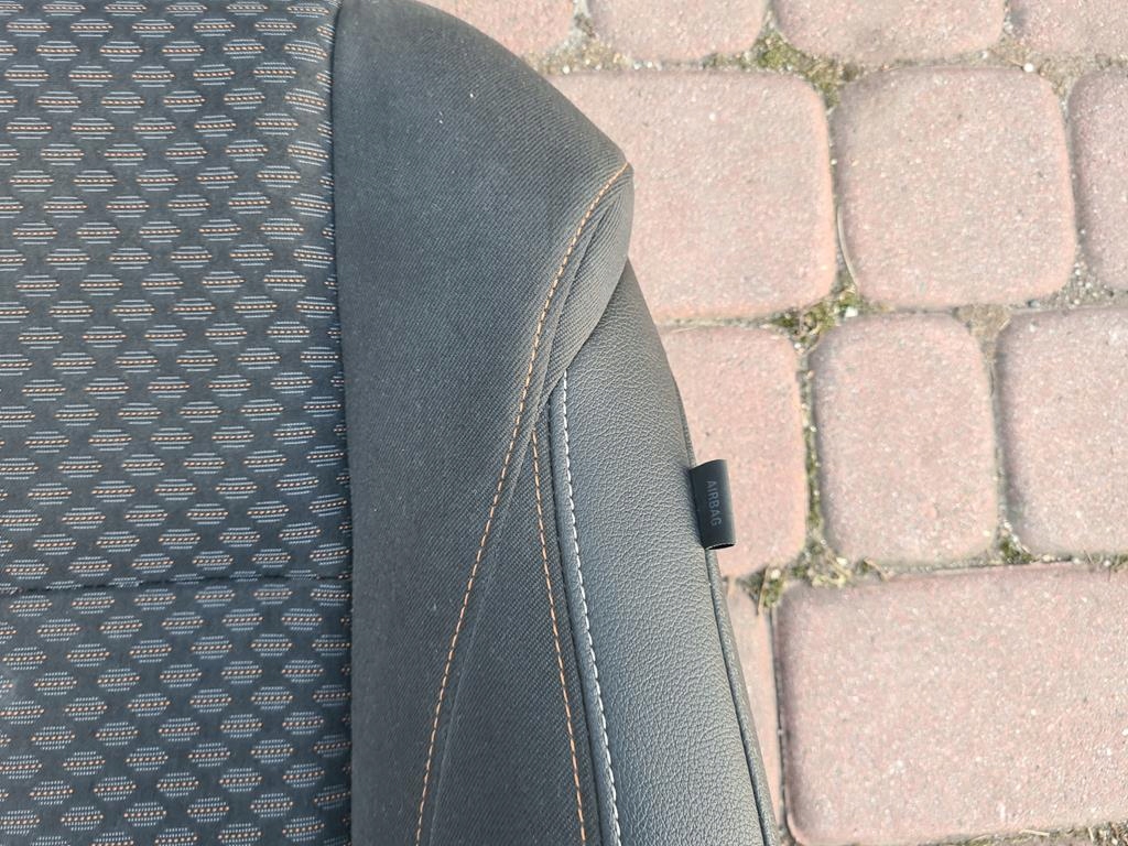 Siedzisko oparcie Halbleder Sitz Opel Zafira C