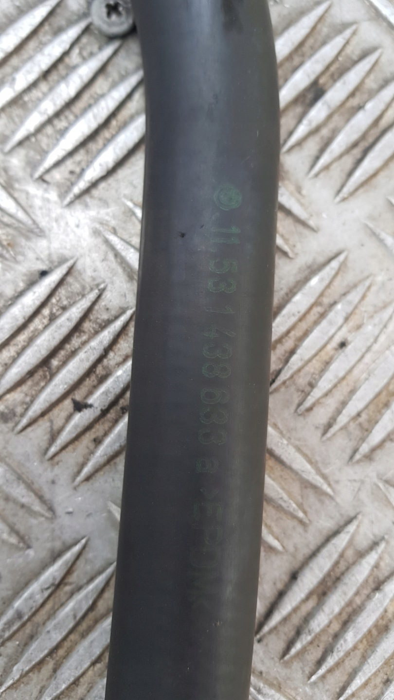 BMW 5 E39 prijenos crijevo gasa vode 520 525 i 1438633 1438633A