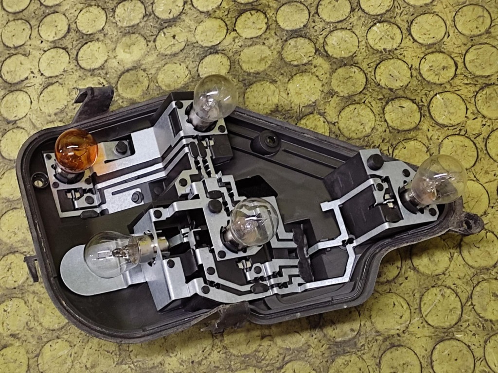 OPEL ASTRA H light left rear part 24451835