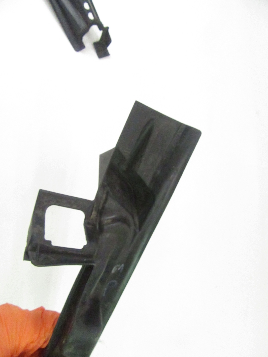 drain air right cover dolotu right BMW e60 e61 e63 e64
