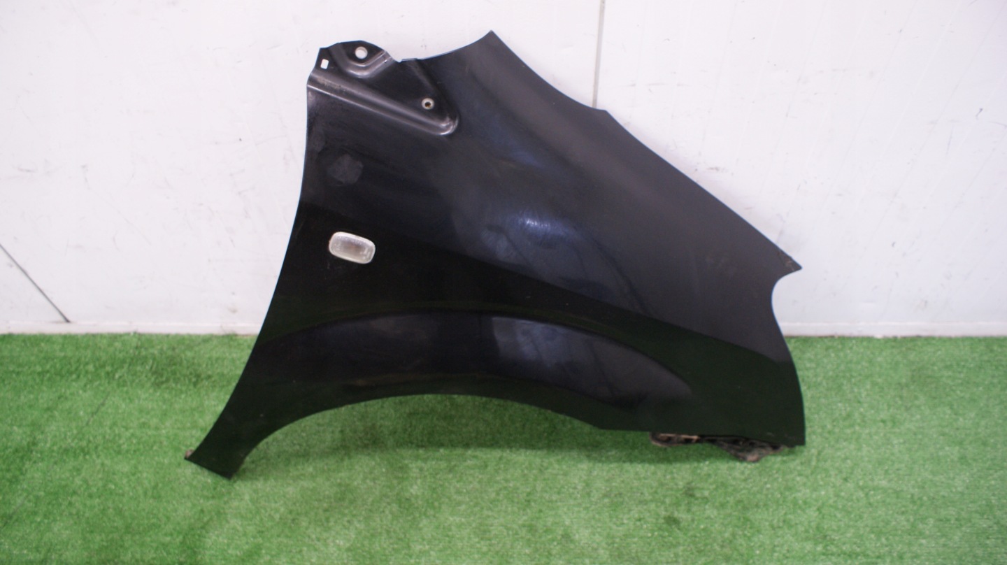 fender right front TOYOTA COROLLA VERSO