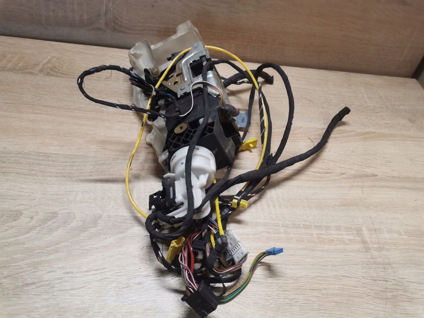 lock door right front MERCEDES S-KLASA W220 A2207201635