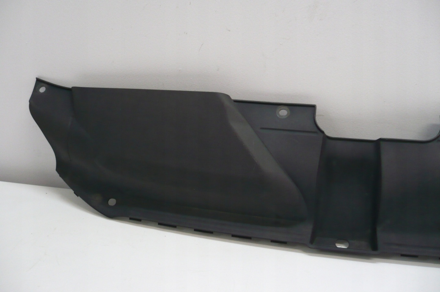 AUDI A4 B8 kryt stěny předního 07-10