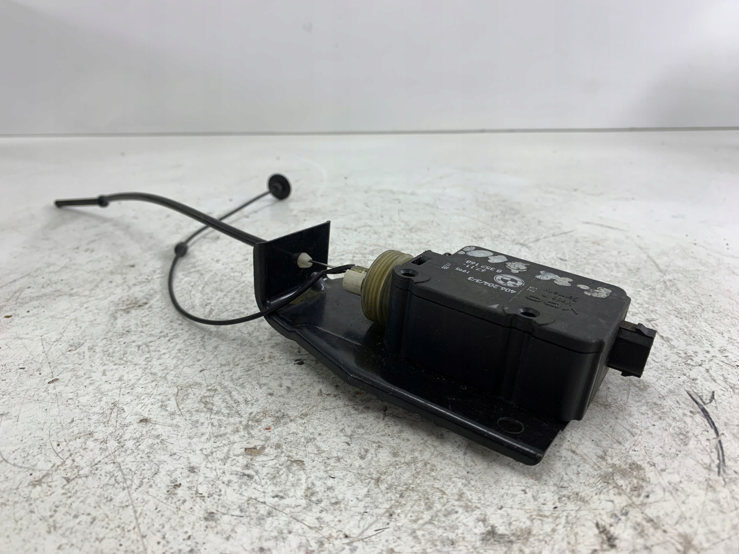 BMW E39 amortizer vratašca rezervoara goriva 8352168