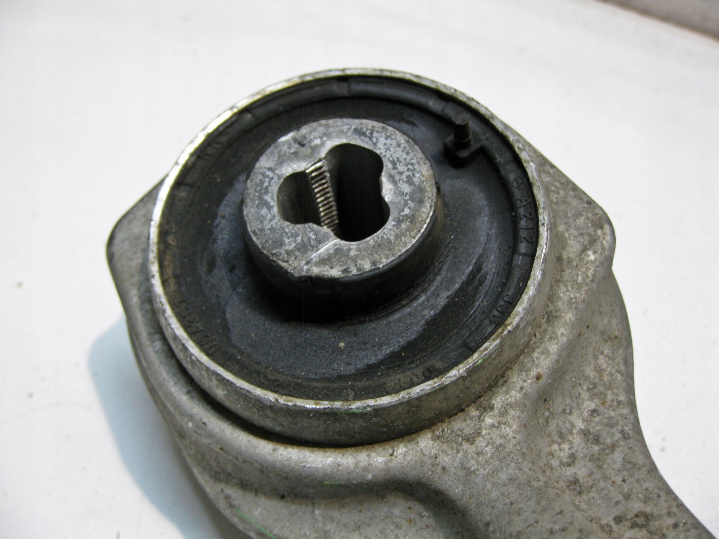 MERCEDES W212 2.2 CDI arm left front