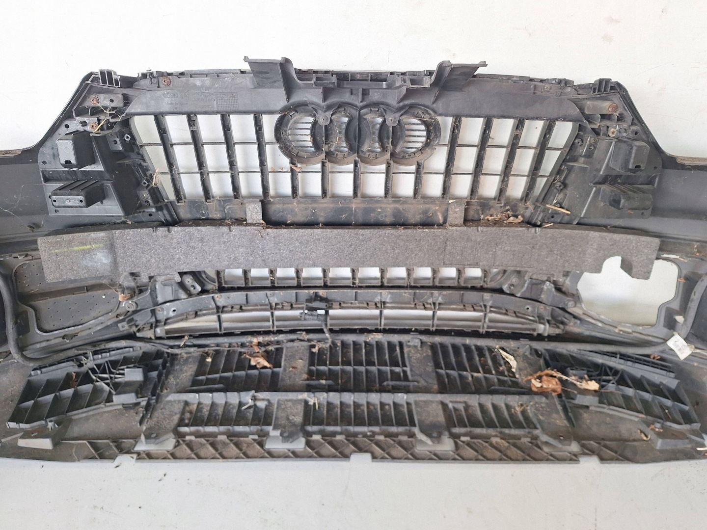 AUDI Q3 8U S-LINE 11-14 bumper+ XENON 8U0807437D