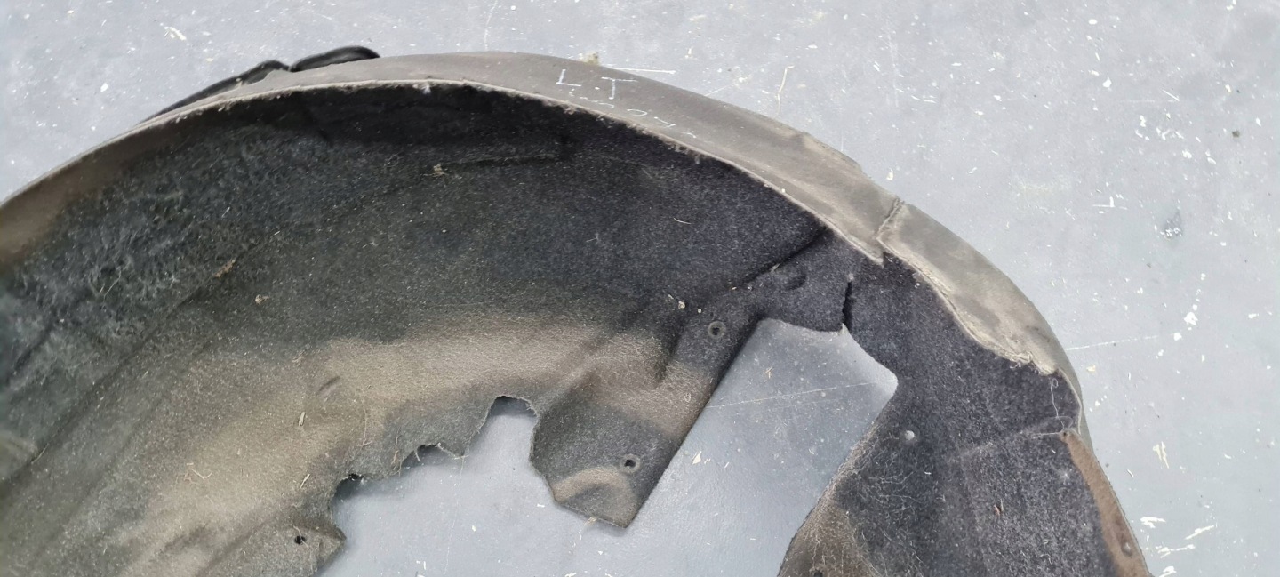 Maserati Quattroporte VI mudguard left left rear part rear.