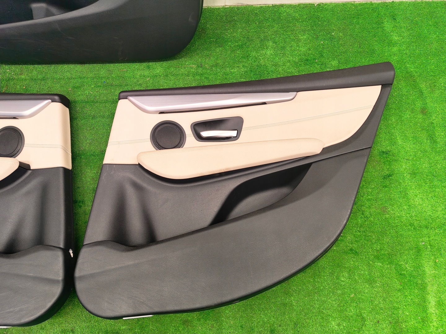 BMW 2 F46 side upholstery door