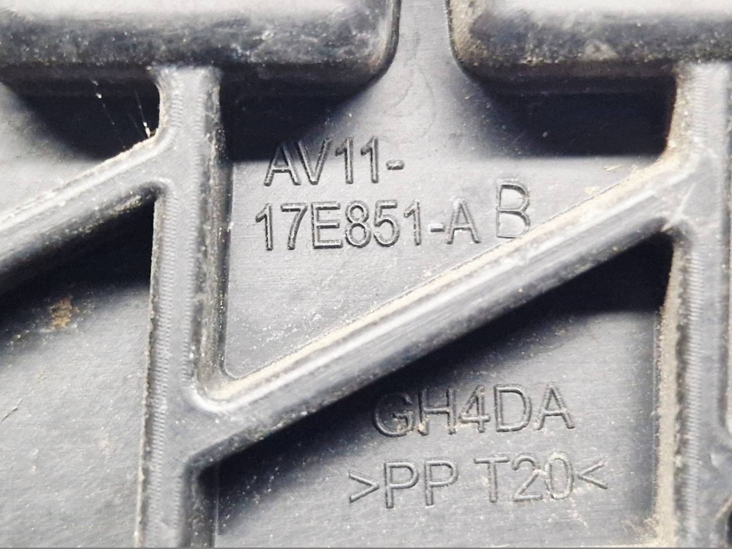 bumper bracket of the rear rear part side left Ford B-MAX AV1117E851AB