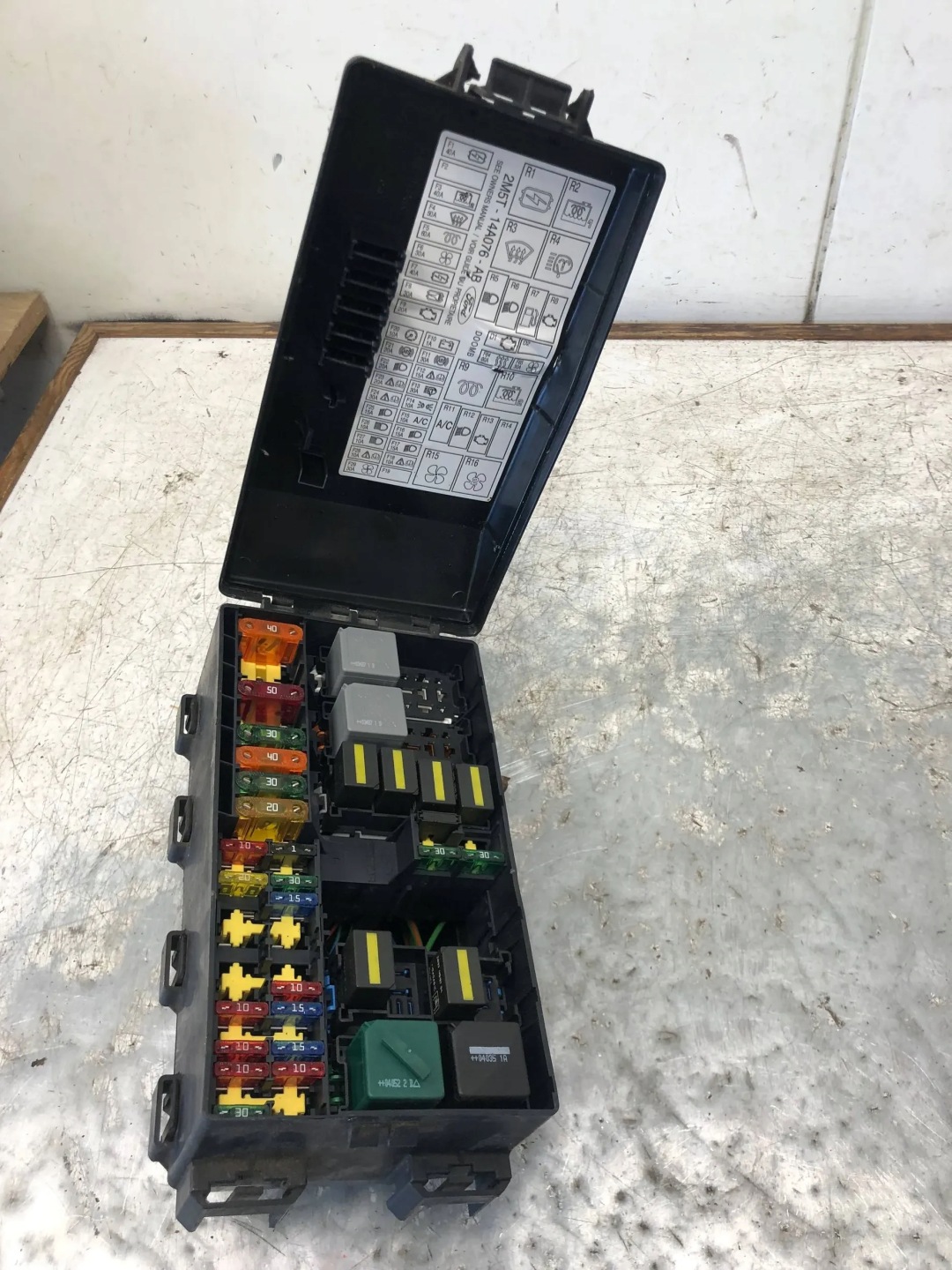 Module fusibles FORD FOCUS MK1 2M5T-14A067-BB