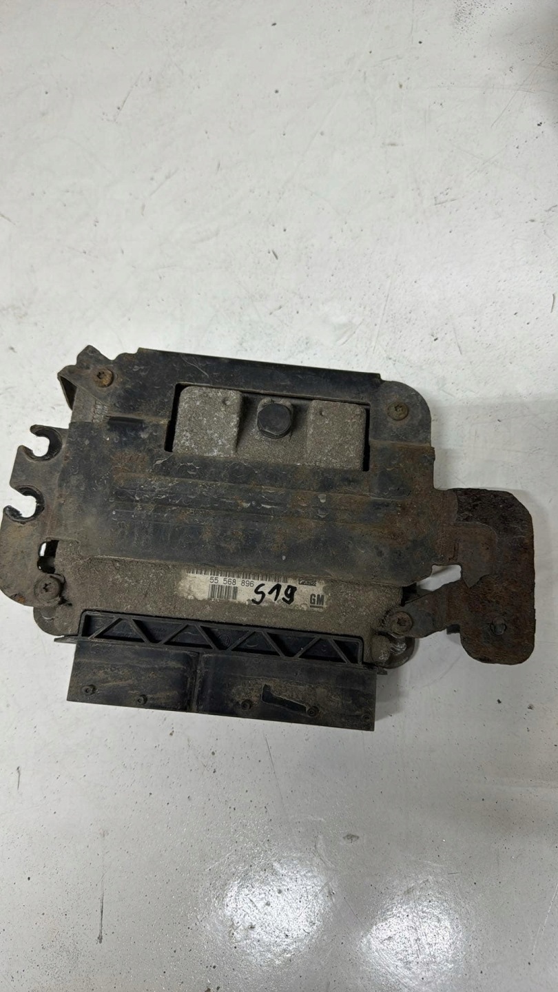 computer control unit of the engine SAAB 9-3 1.9TTID TTID 180KM 0281015212 55568896