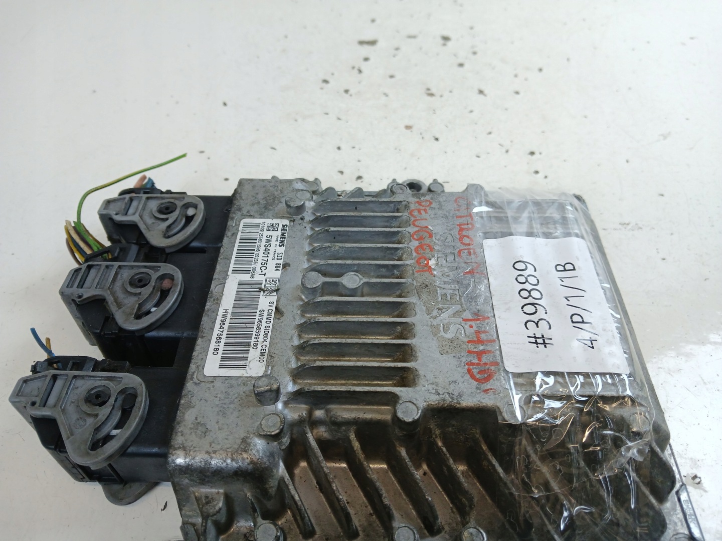 PEUGEOT 1007 1.4 HDI control unit computer of the engine 9647568180