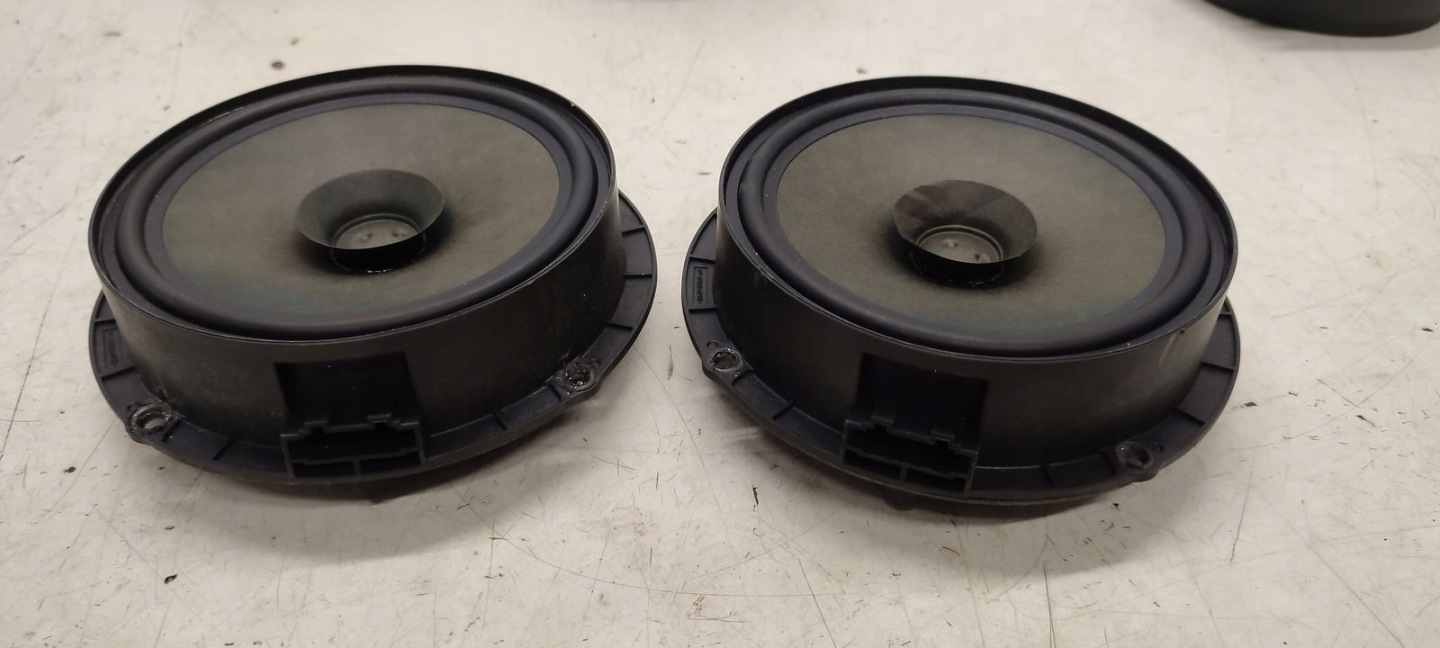 speaker speakers rear part rear Seat Mii