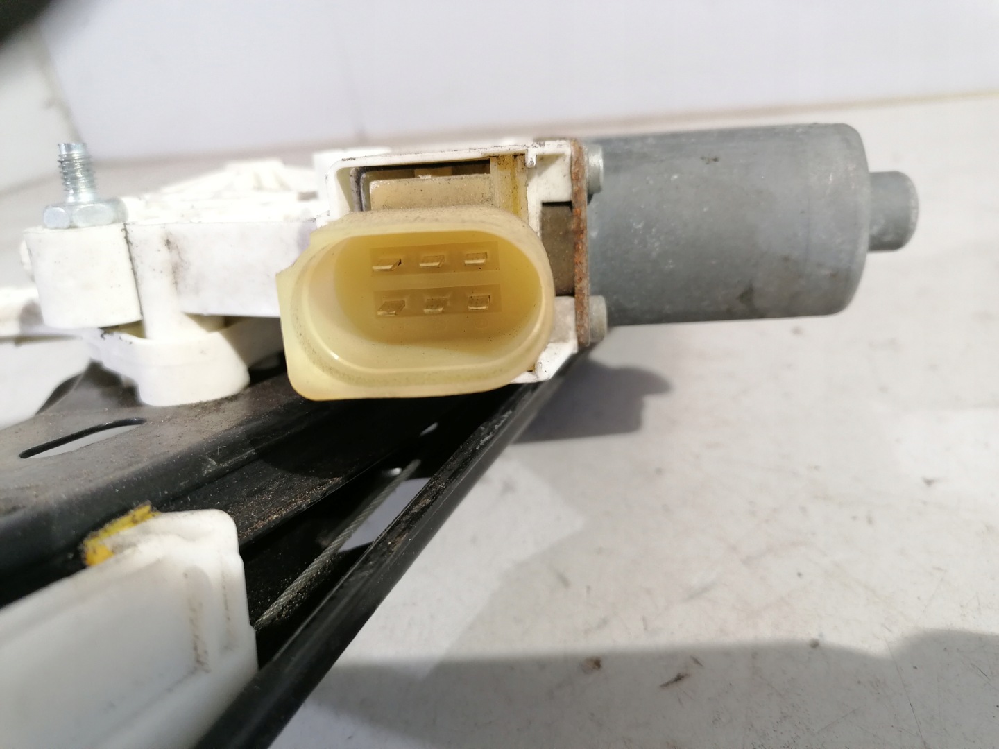 BMW 3 E91 stahovačka okna pravý předek 6 PIN