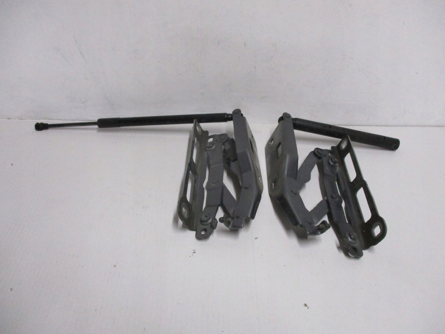 hinge bonnets MERCEDES GLE A1678803500 left