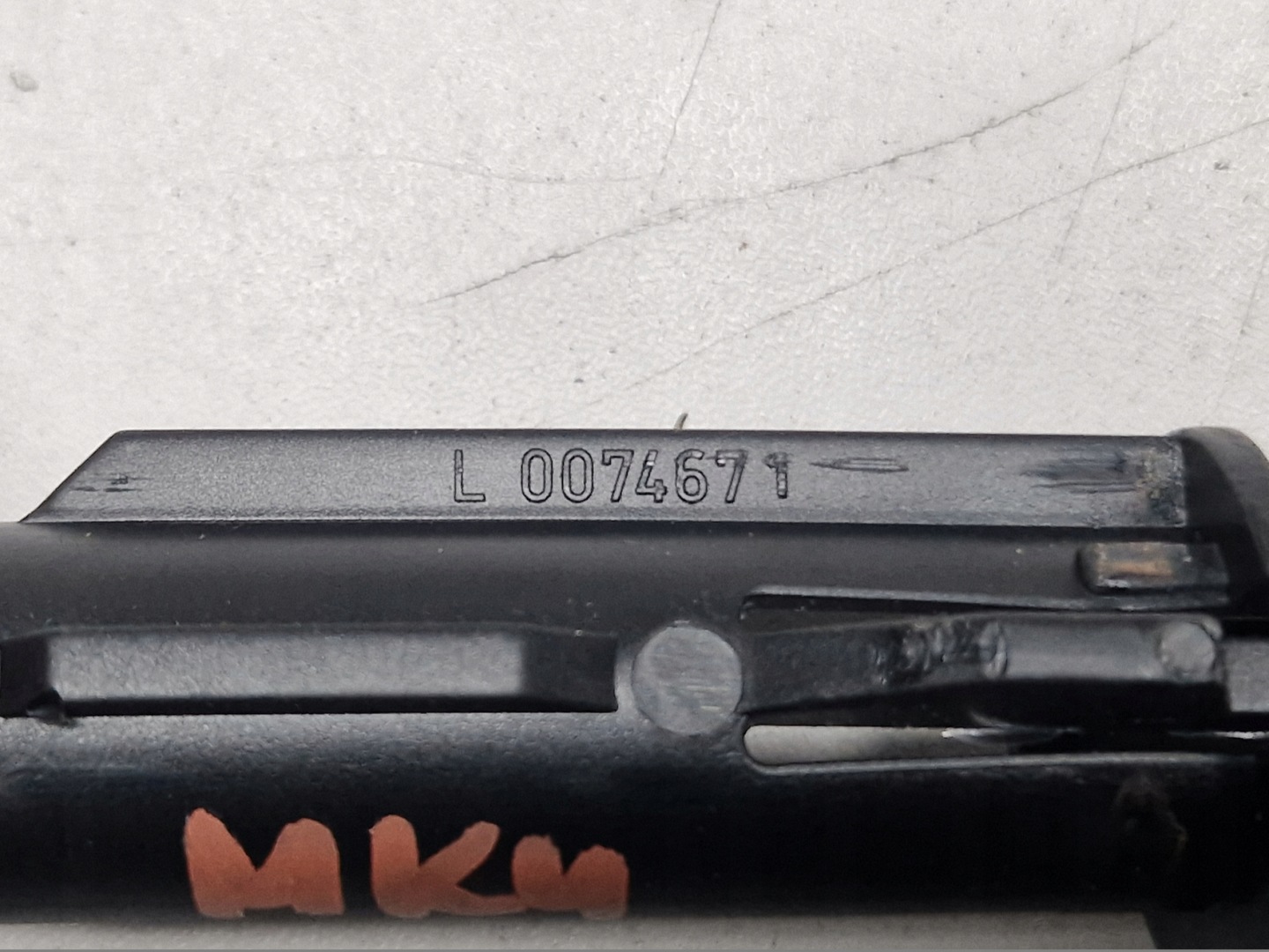 FORD MONDEO MK4 PROWADNICA staffa ZAGLOWKA plastica KOMPLET