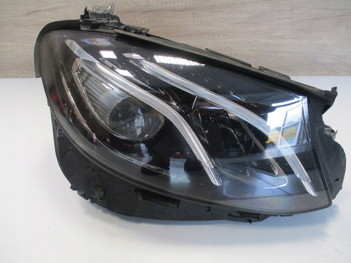 light Mercedes E Klasa 213 right front