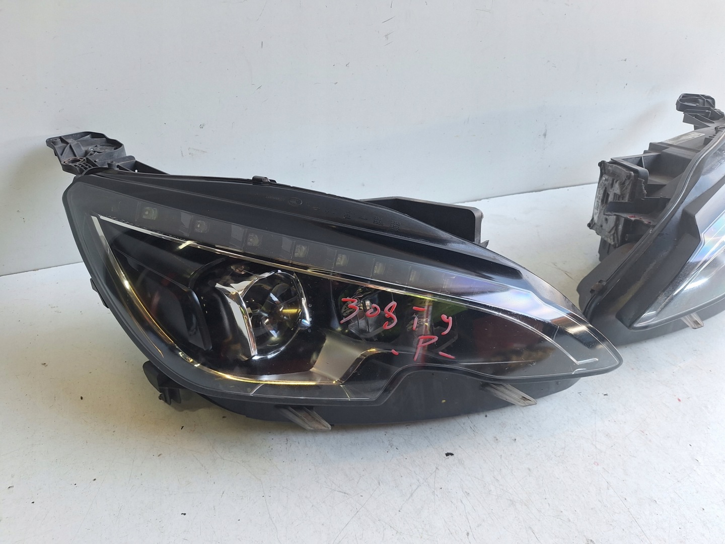 PEUGEOT 308 T9 13-17 light left FULL LED UK