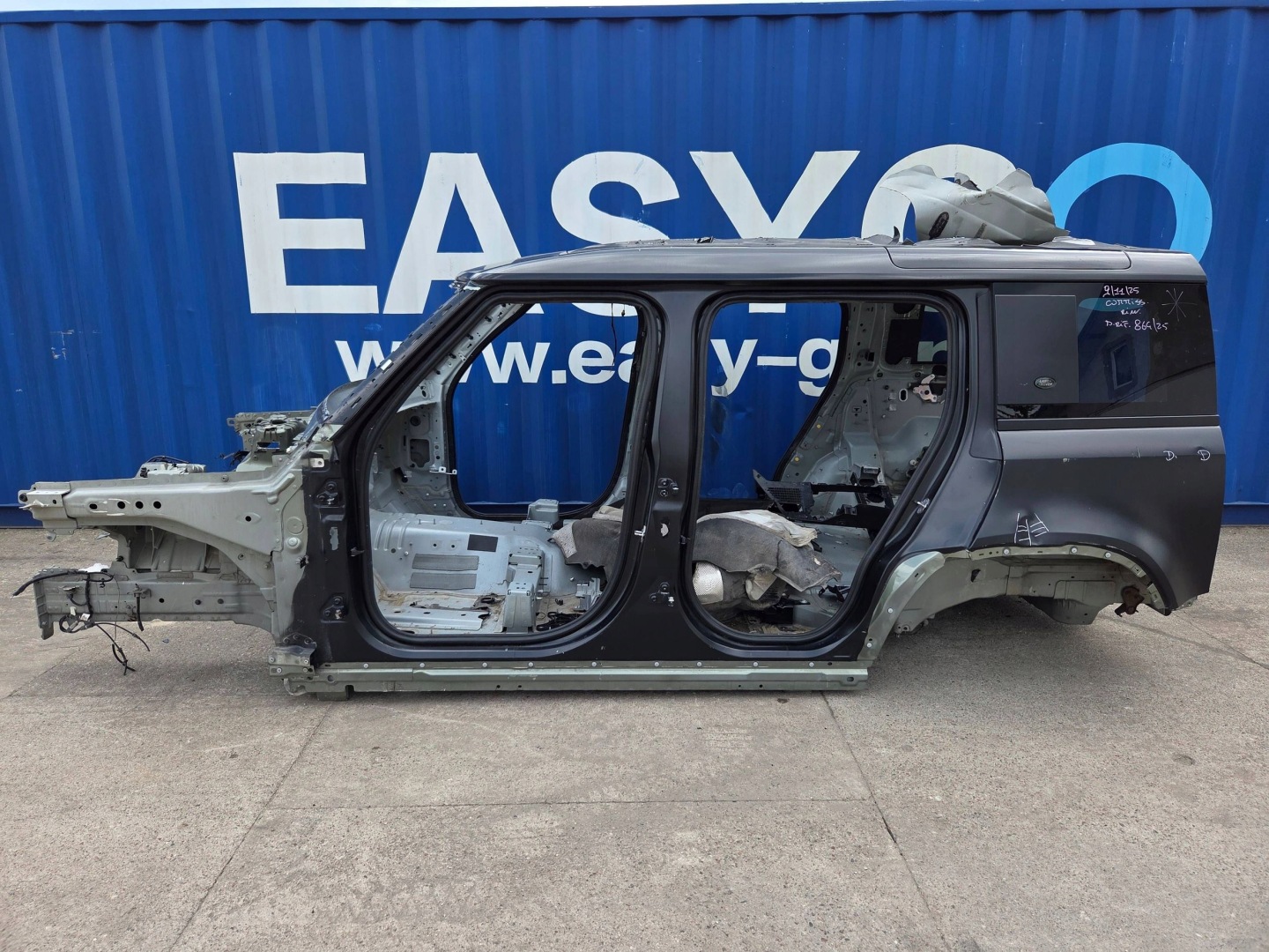 Land Rover Defender L663 četvrtina stražnja lijeva