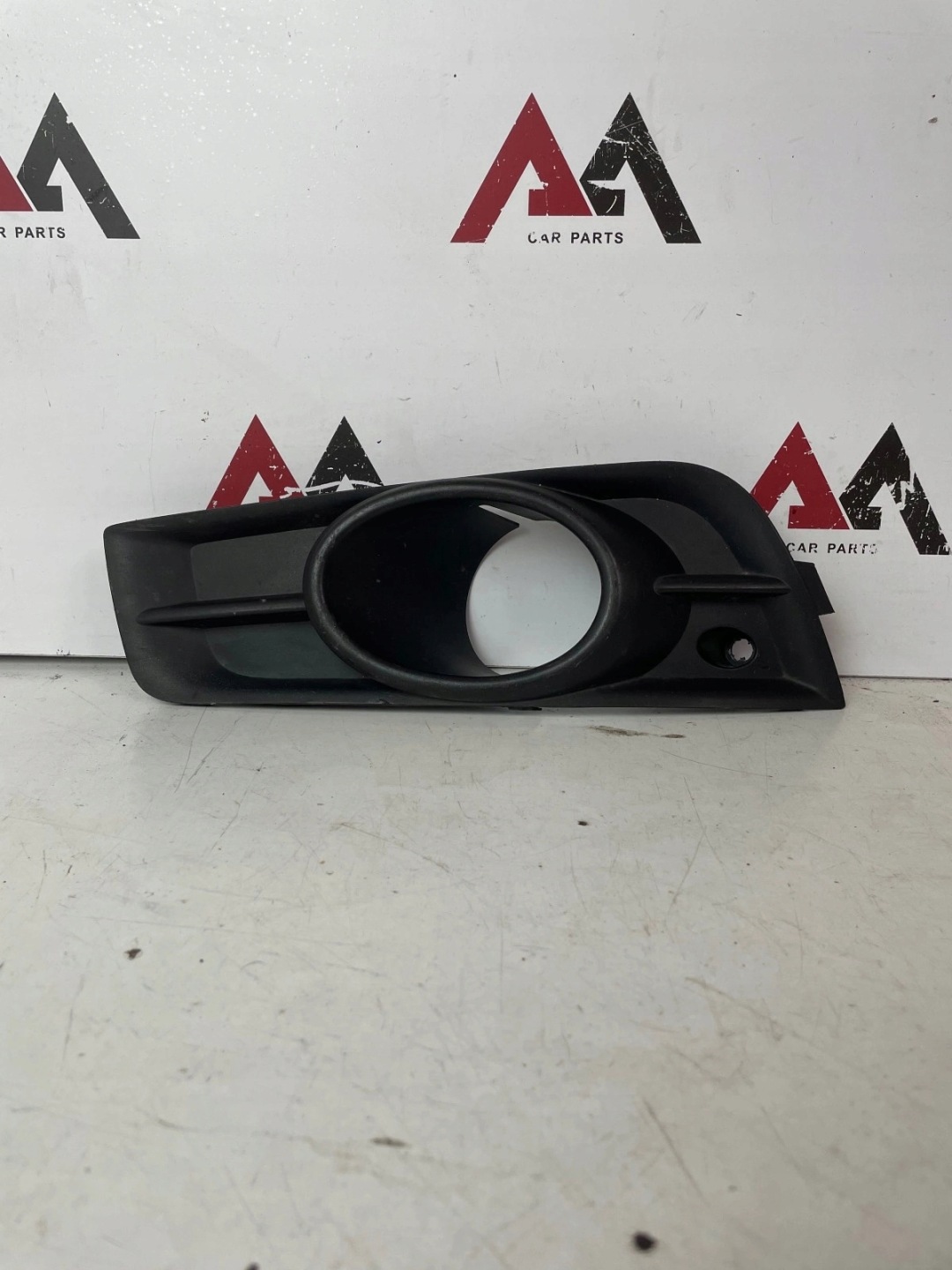 grid of a bumper front front left Chevrolet Cruze and