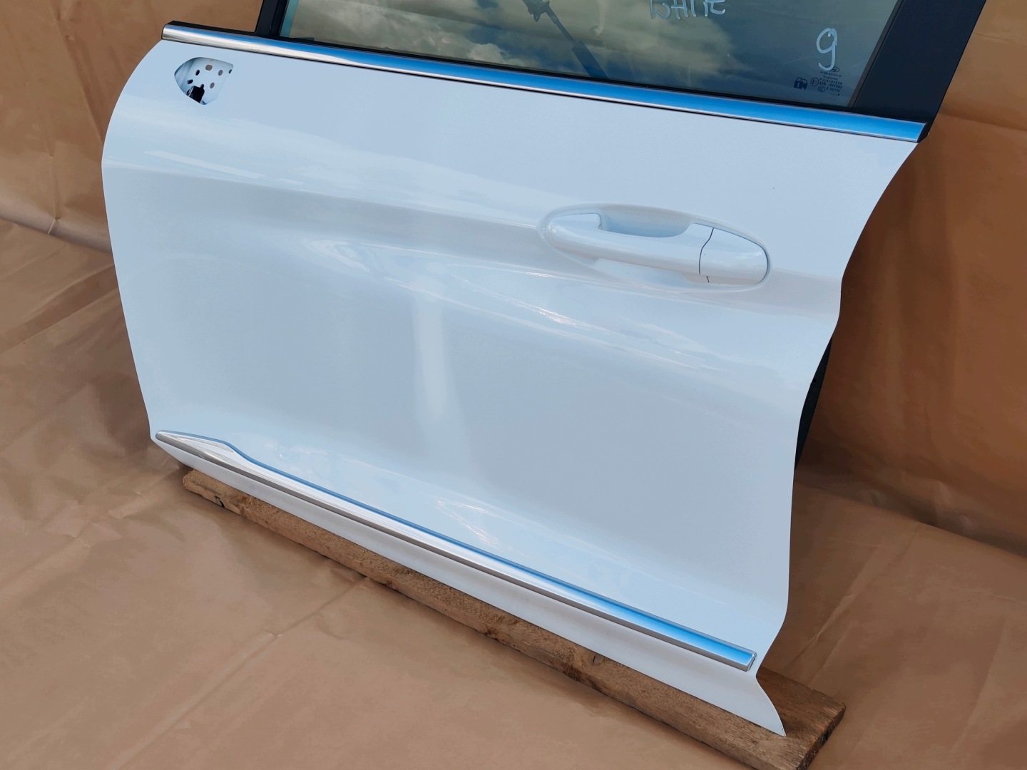 FORD FIESTA MK8 VIGNALE 2017-2023 door left front FROZEN WHITE