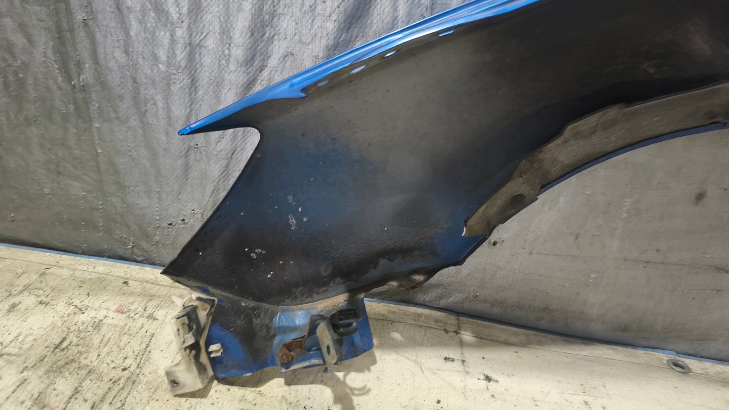 fender right front MAZDA 3 2005r