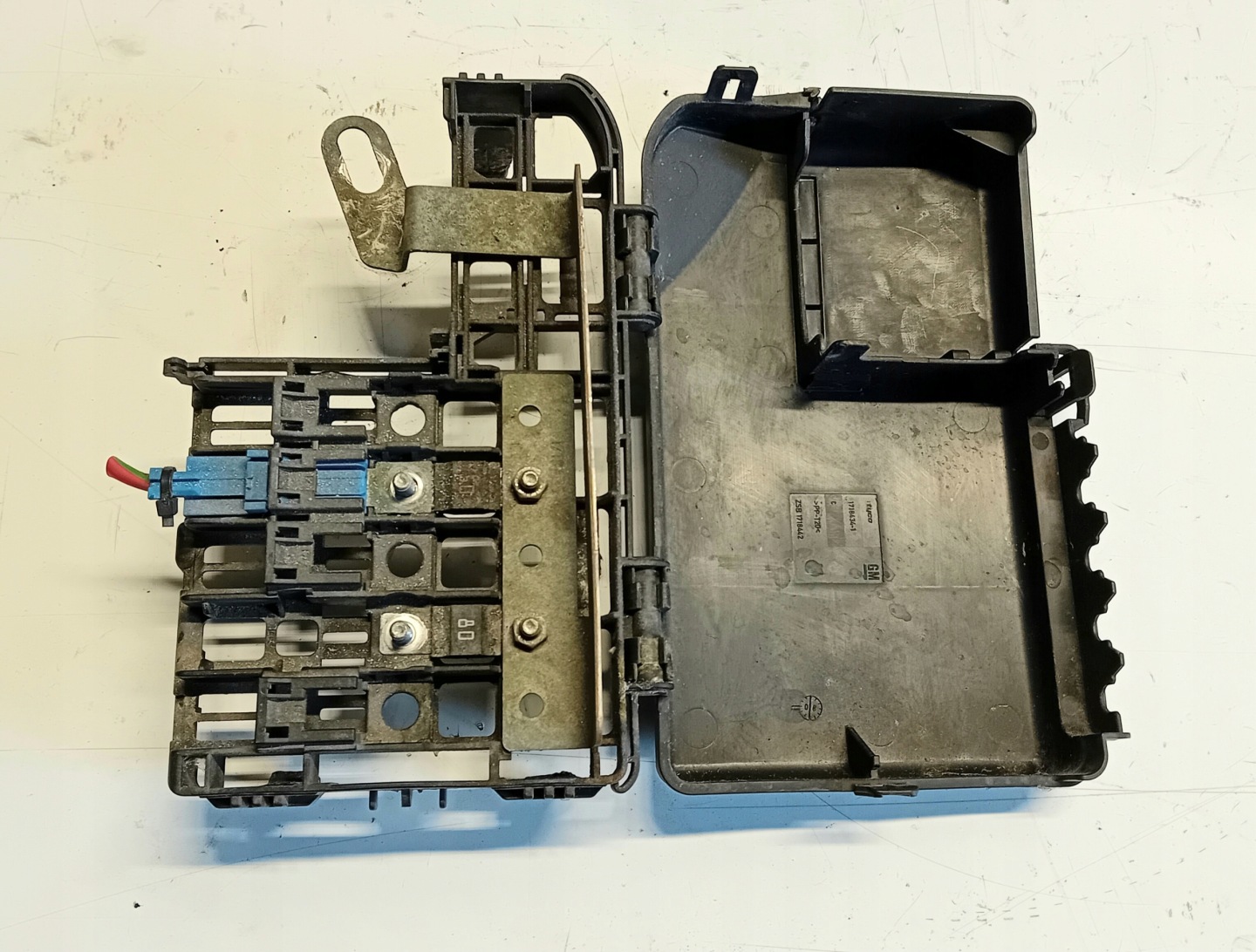 compartment terminal 1.2 petrol OPEL CORSA D 1718434-1