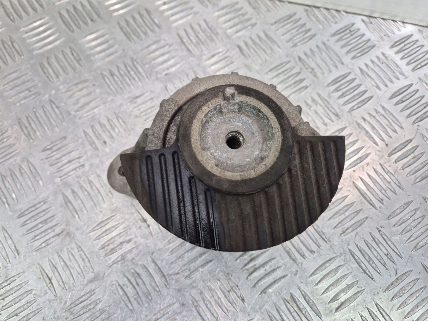 engine mount Mercedes E200 CGI W212 A2042400117 M271.860