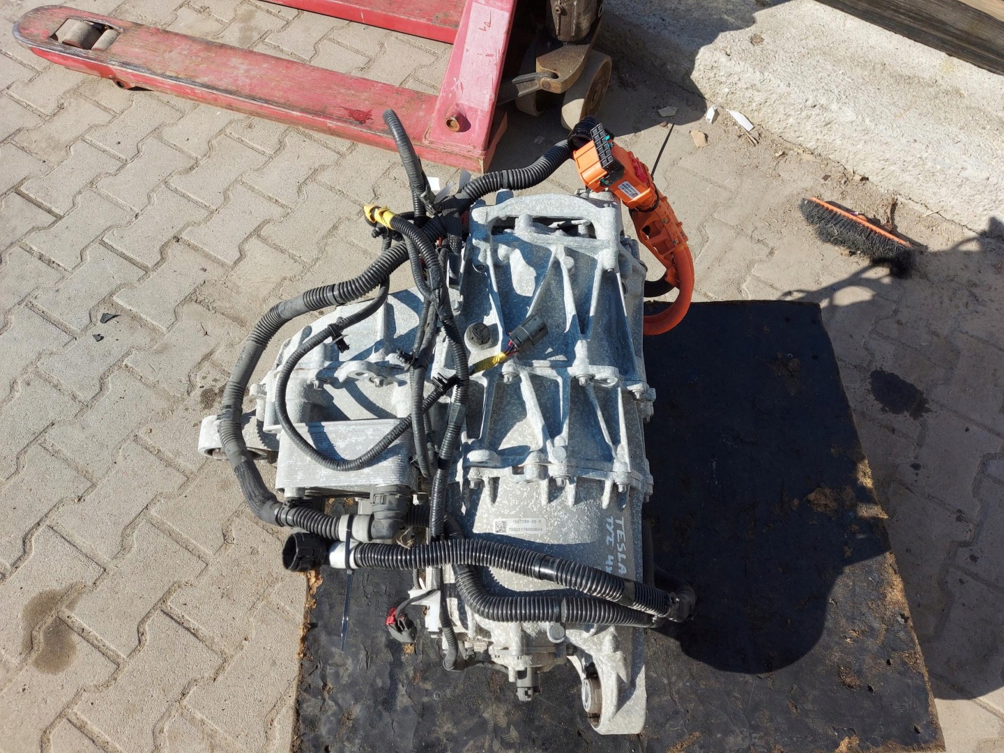 TESLA MODEL Y 2022r engine ELEKRTYCZNY rear part DualMotor 1587780-00-B