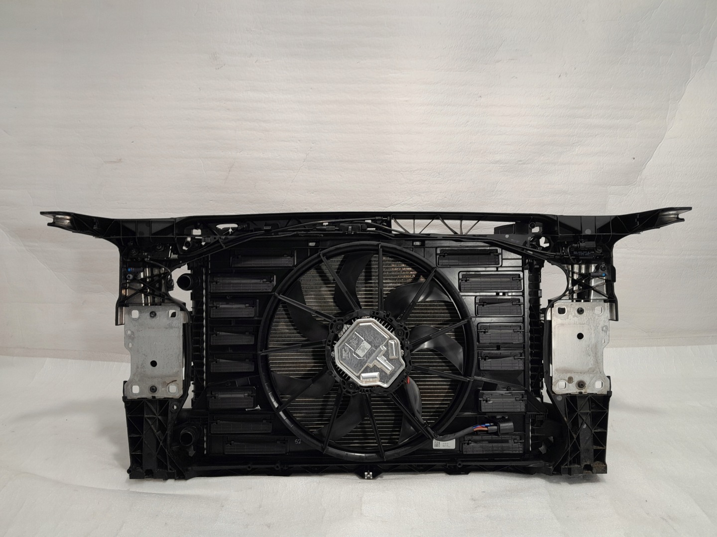 AUDI A4 B9 LIFT USA 2.0 TFSI support panel for radiators radiator fan pillar