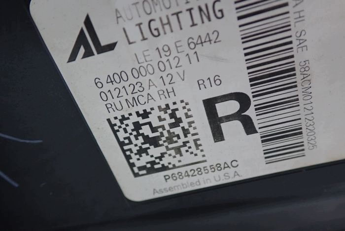 CHRYSLER PACIFICA PRECISION LED 20- reflektor desni far desna