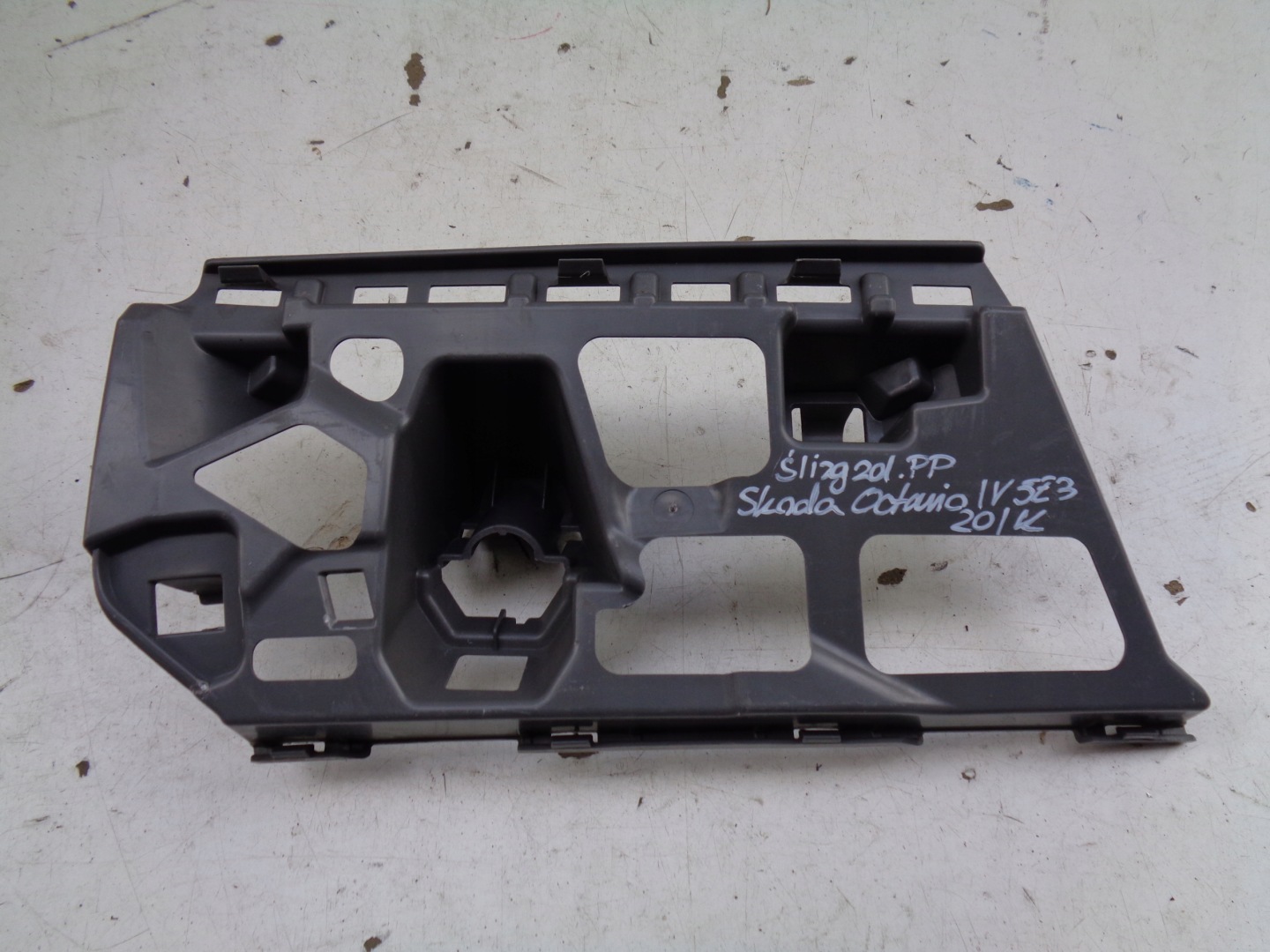 bumper bracket right front SKODA OCTAVIA IV 4 RS 5E3 20