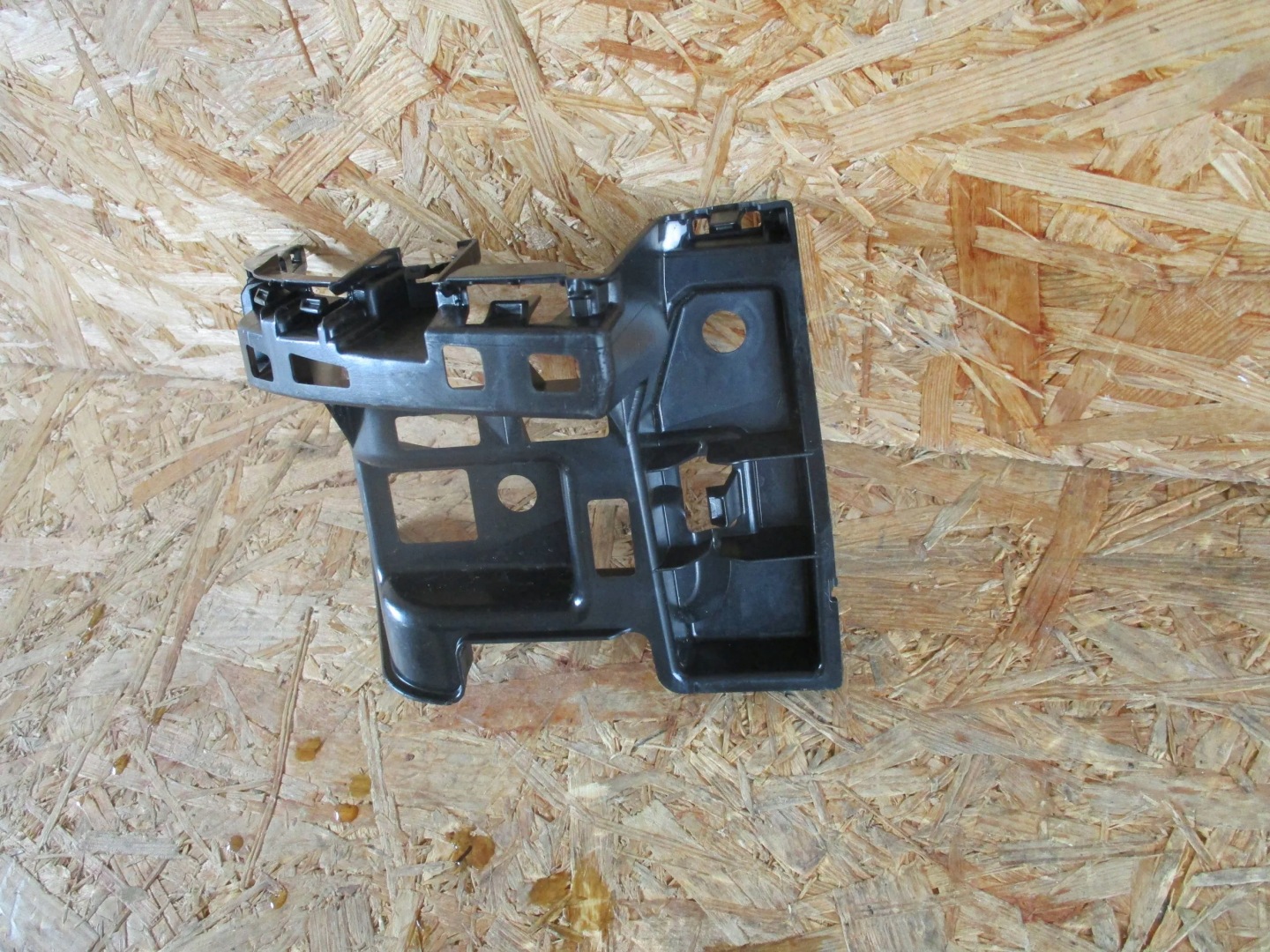 bumper bracket rear part left VW TOURAN III 5TA