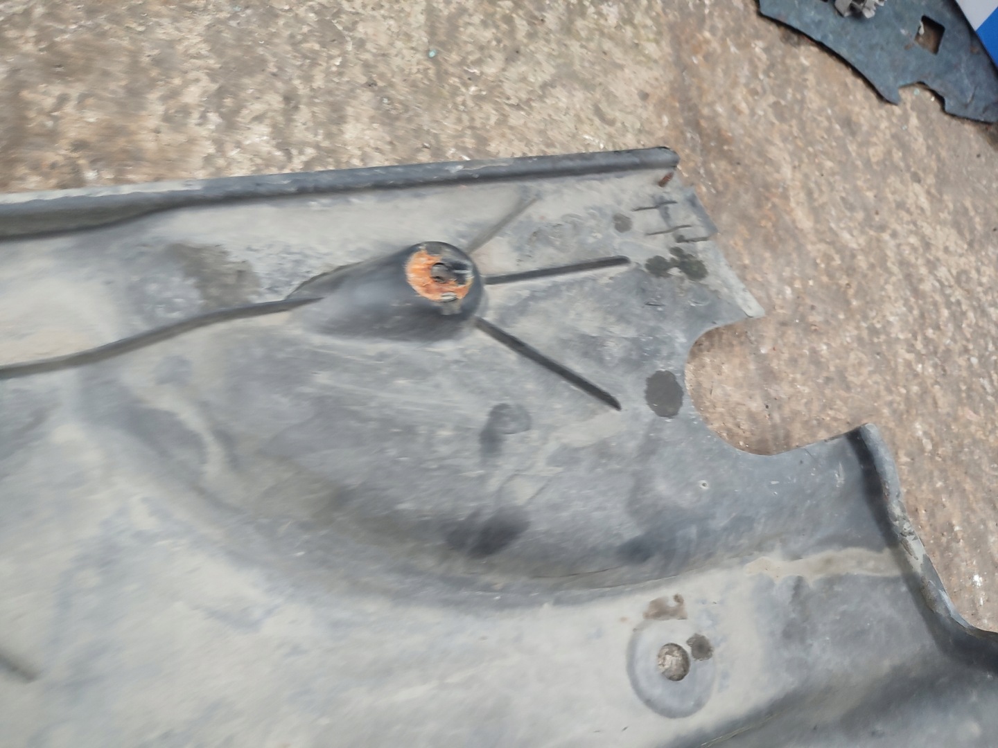 cover chassis left Volkswagen Jetta VI 5C6825201