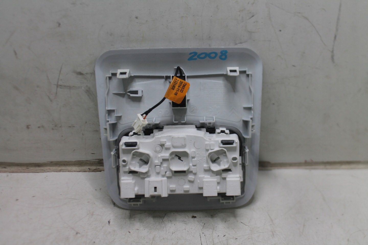 light OSWIETLENIE cabs front 9673810977 PEUGEOT 2008 and 13-19