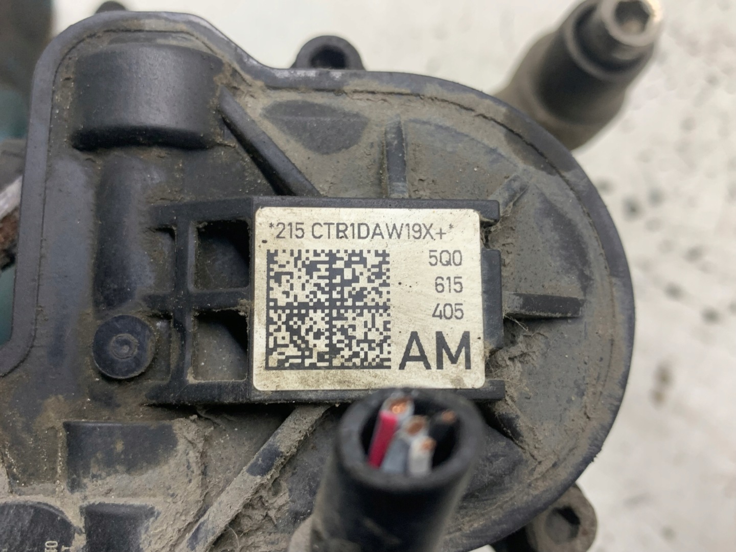 caliper electrical left rear part 5Q0615405AM AUDI A3 8V 13-20