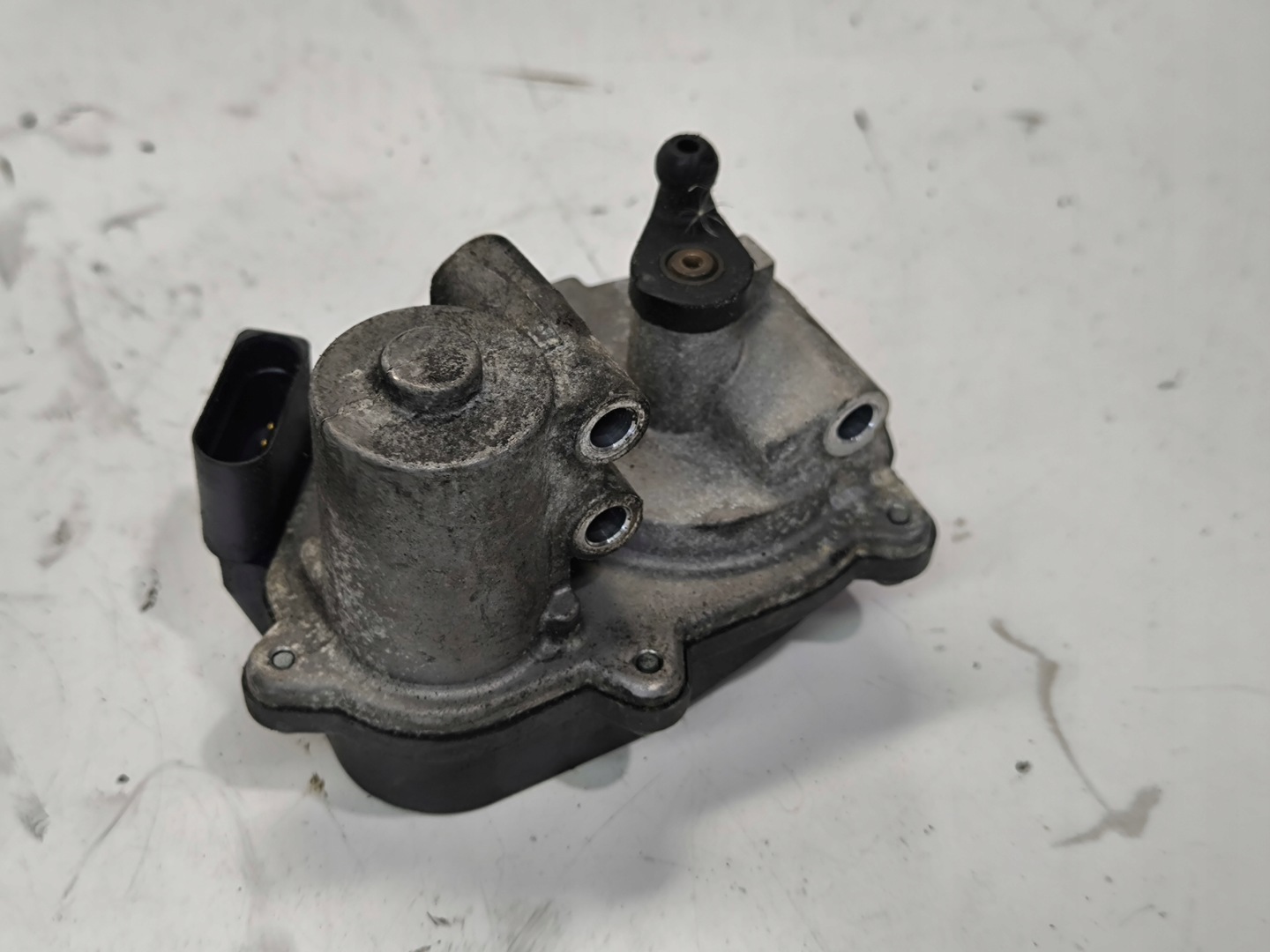 regulator KLAP header pipe AUDI VW SEAT SKODA 06F133482 original !!!