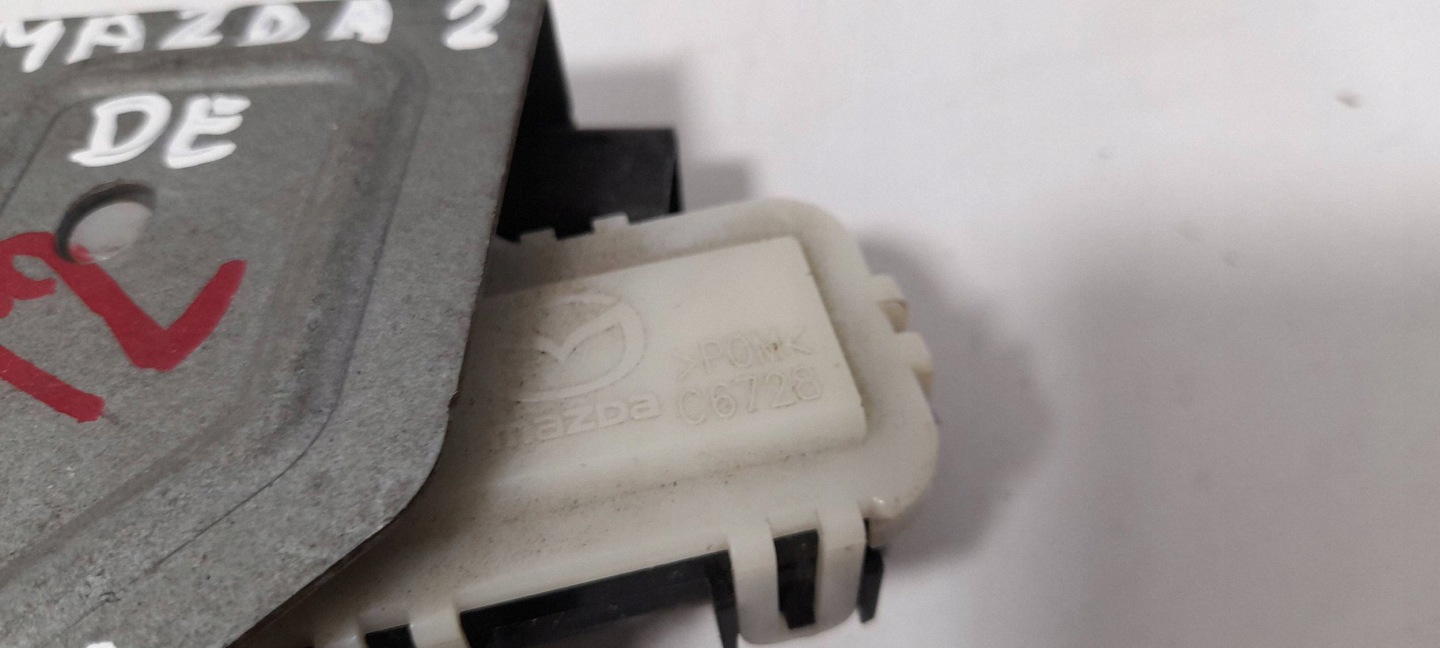 Mazda 2 DE 2007-2014r lock bonnet boot C6728 (ZB329)