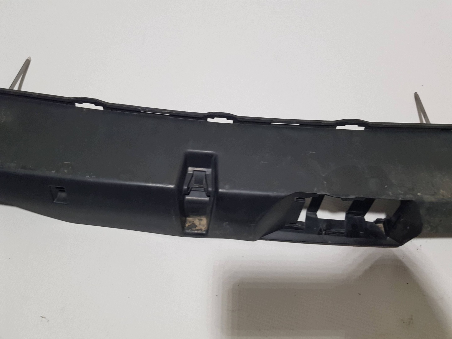 bumper bracket rear part central A2058851865 Mercedes C-klasa W205